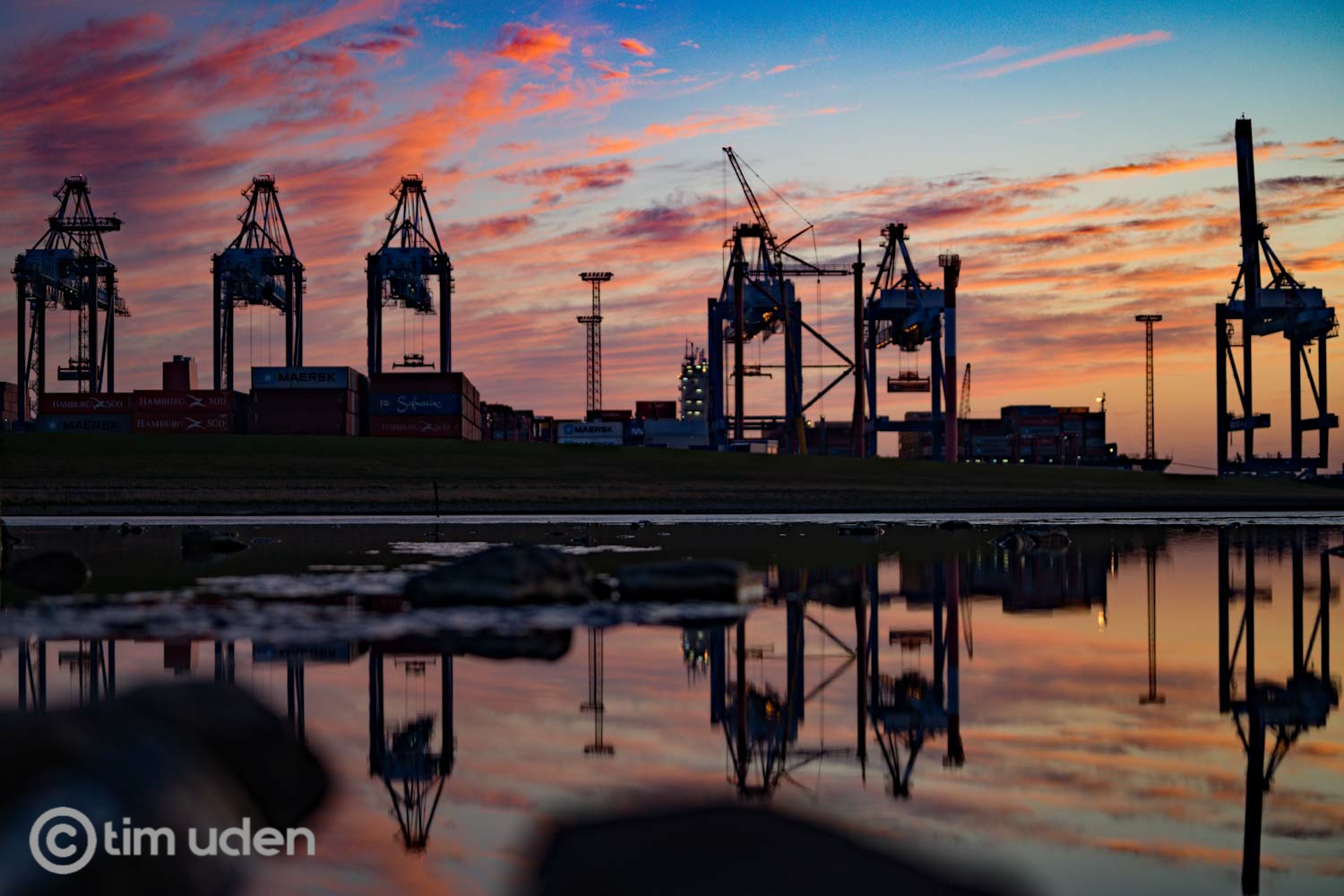 Am Containerterminal in Bremerhaven 