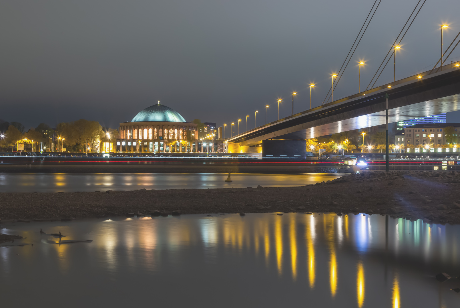 Am Düsseldorf-Rhein