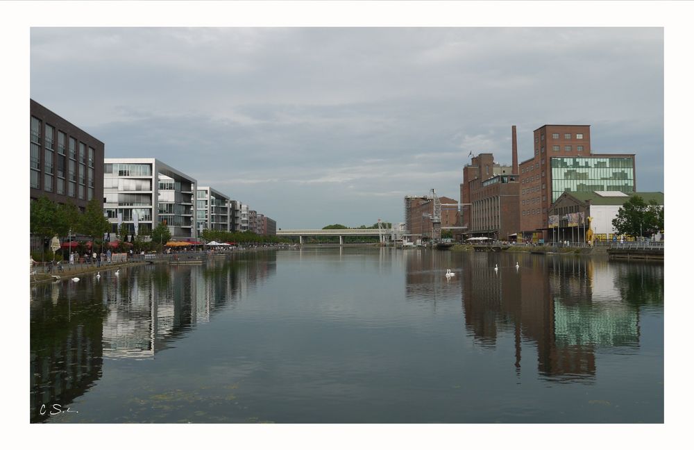 Am Duisburger Innenhafen