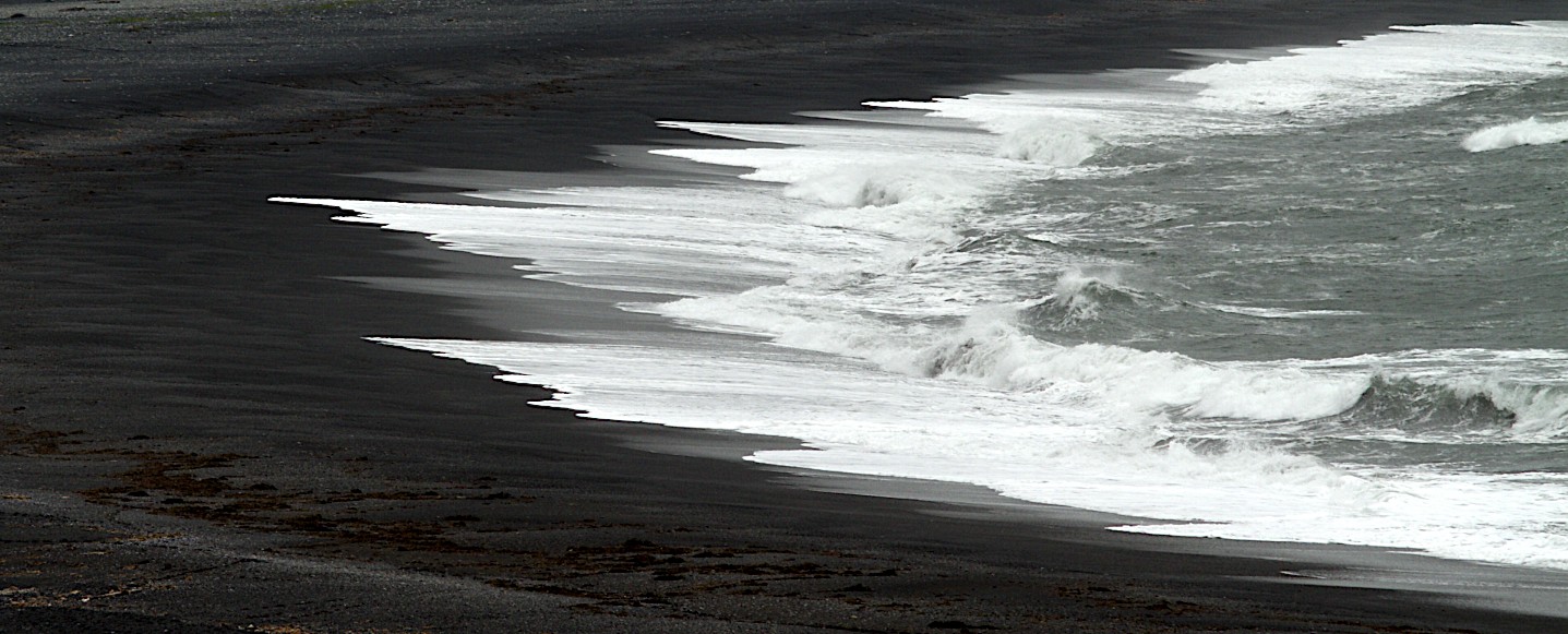 am dunklen Strand