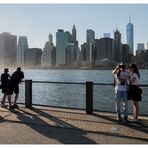 am East River mit Blick auf Manhattan