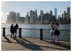 am East River mit Blick auf Manhattan