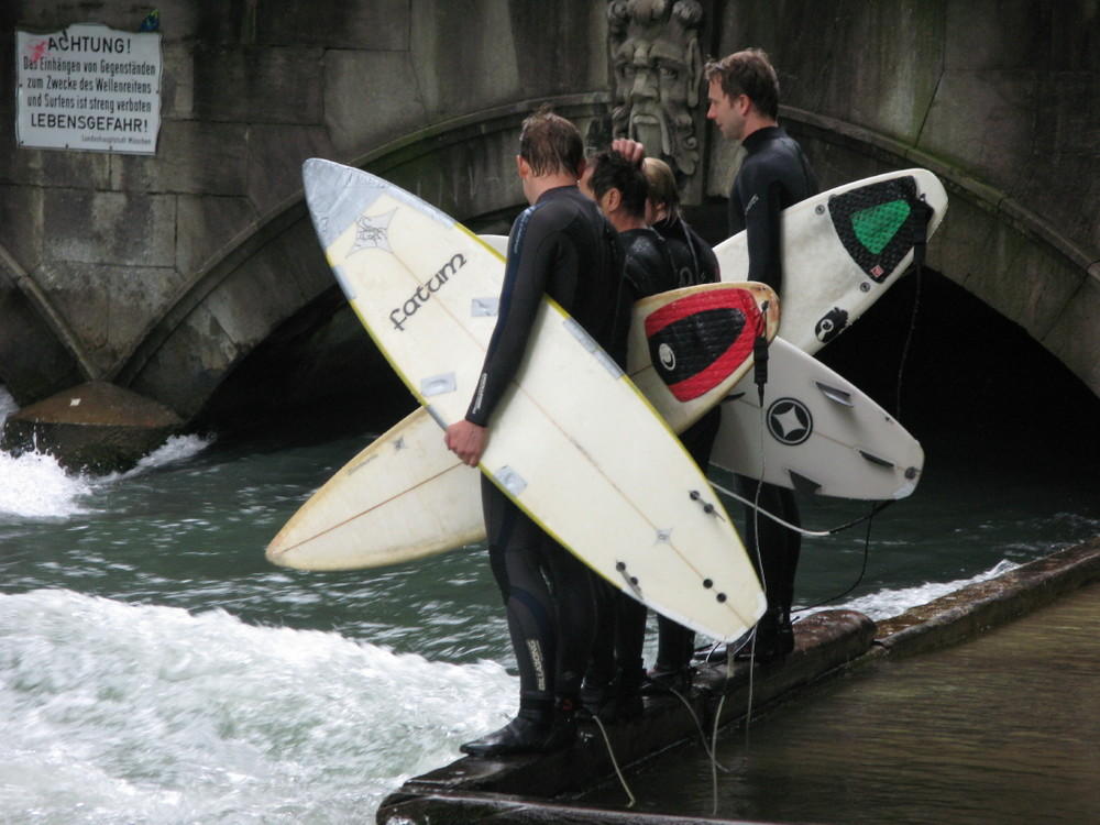 Am Eisbach beim Haus der Kunst