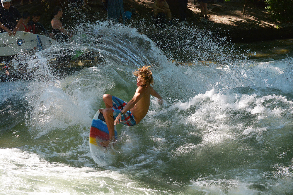 Am Eisbach: Hoppla!