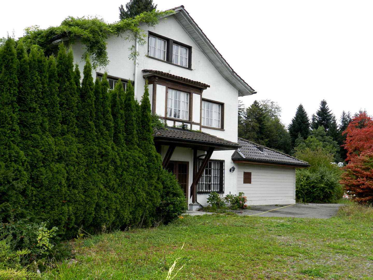 Am Ende der strasse steht ein Haus