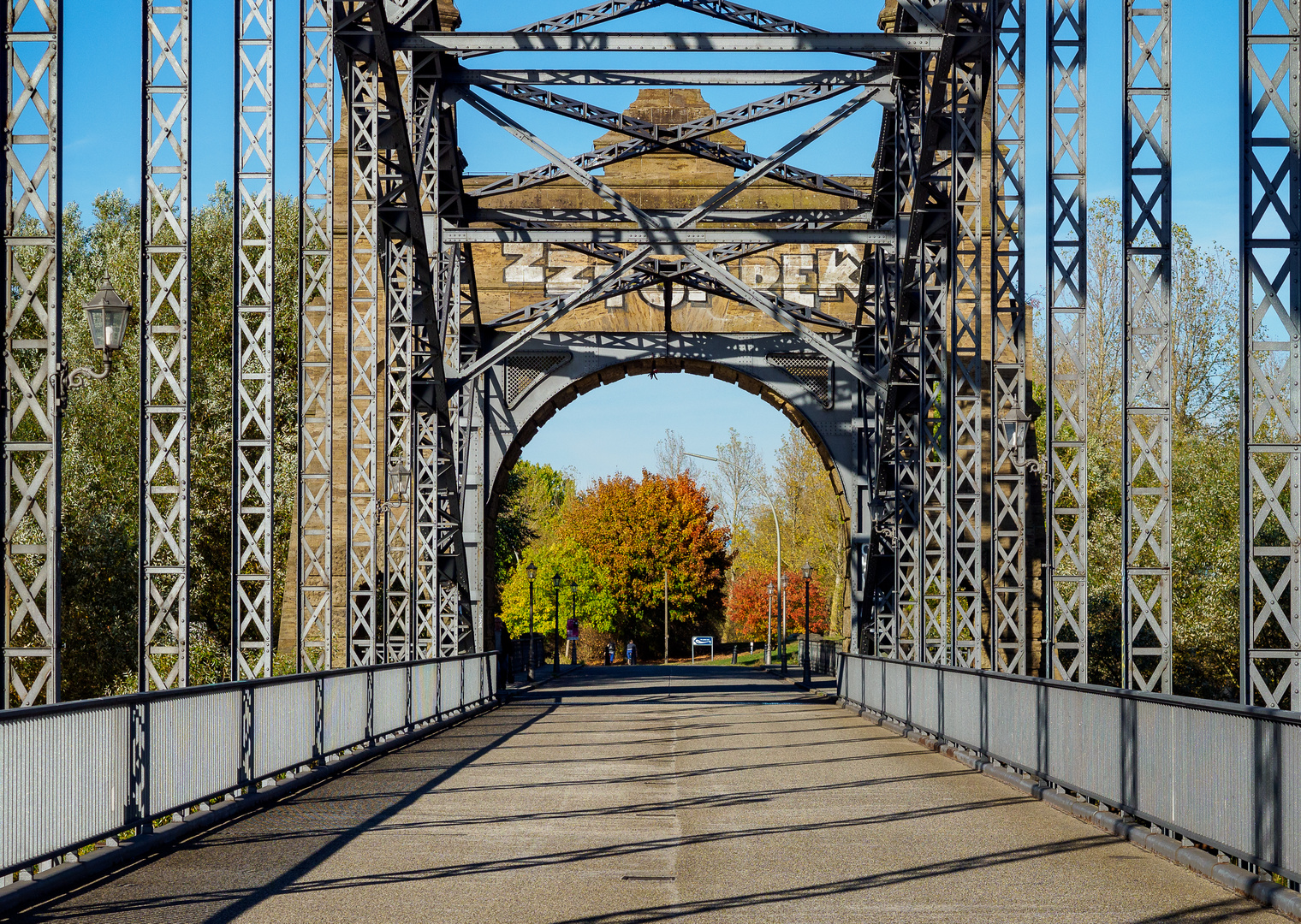 Am Ende kommt doch der Herbst - Alte Elbbrücke Harburg