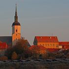 Am ersten Frostmorgen des Herbstes ein schönes  Licht über der Dohnaer Kirche