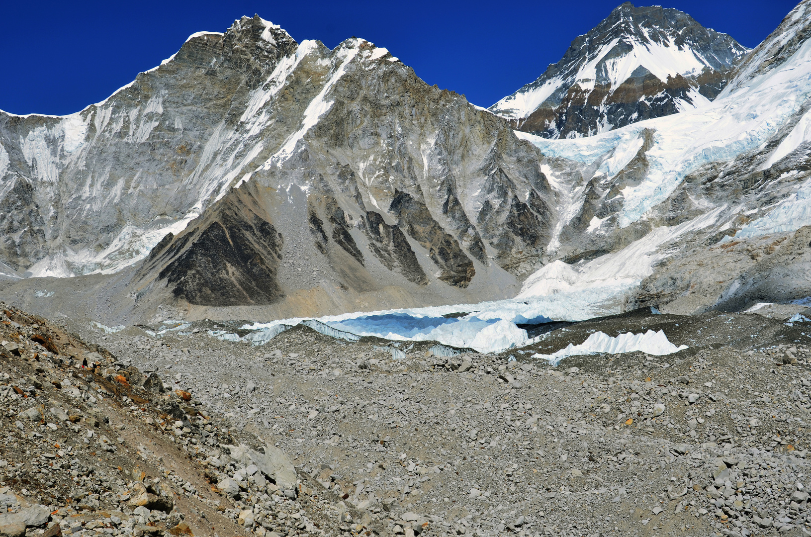 Am Everst Base Camp in 5330 m Höhe