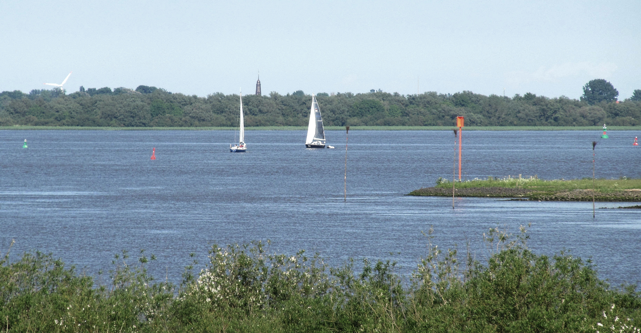 Am Fähranleger an der Elbe 