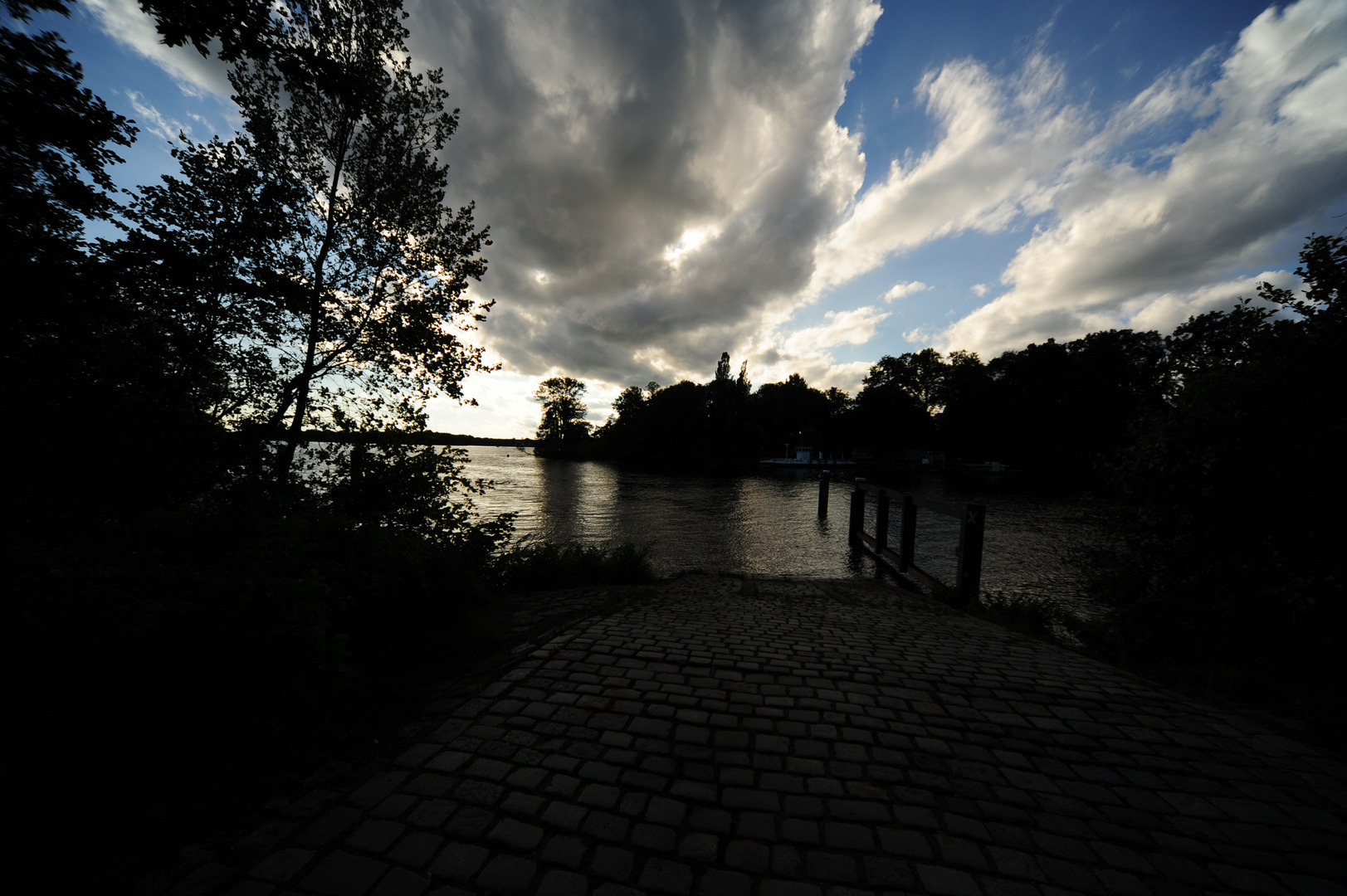 Am Fähranleger zur Pfaueninsel