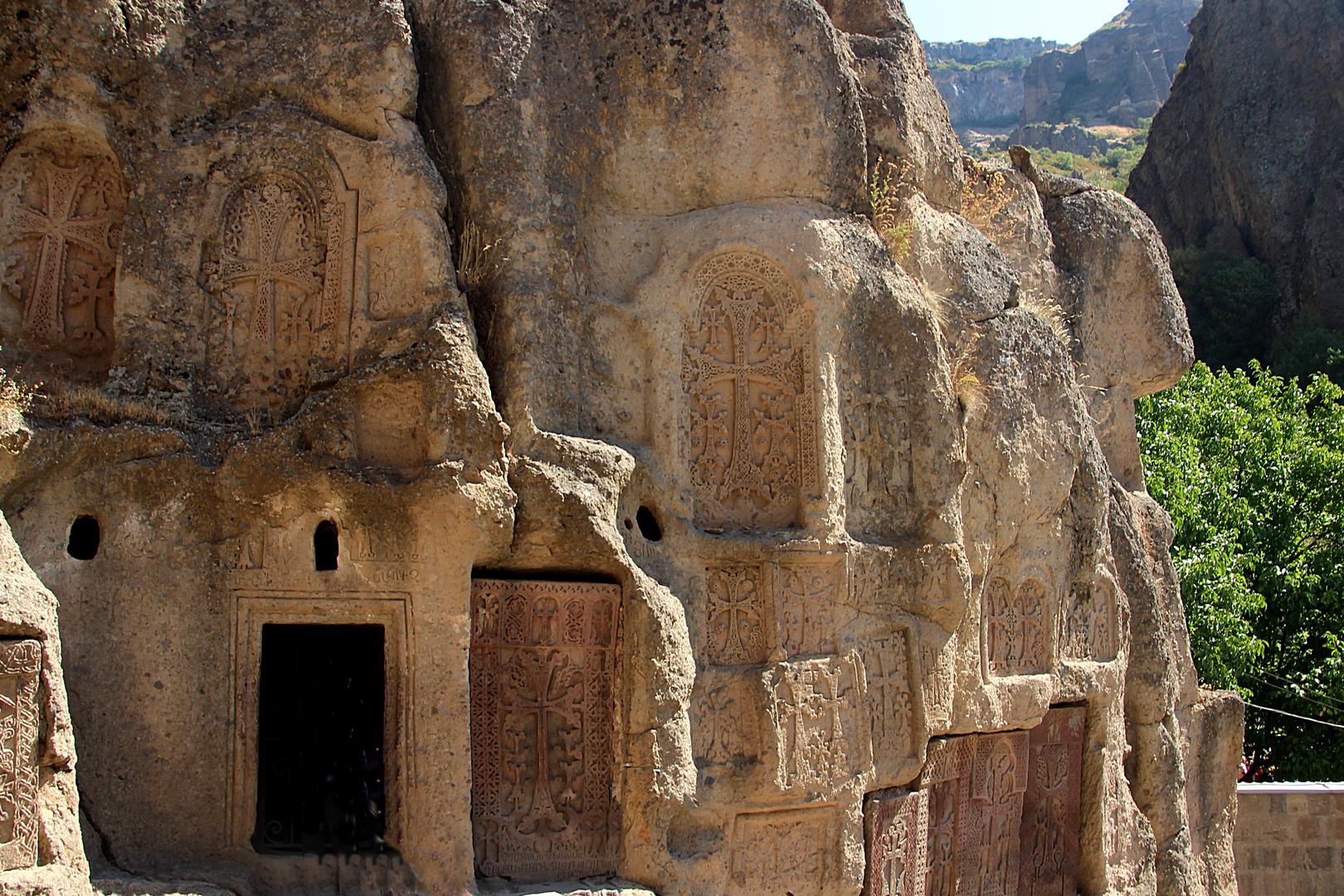 Am Felsenkloster Geghard Armenien