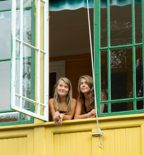 - am Fenster -