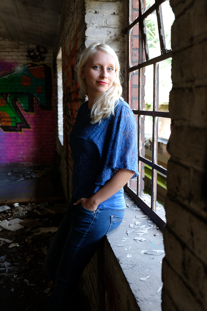 Am Fenster Foto &amp; Bild indoor, portrait, menschen Bilder