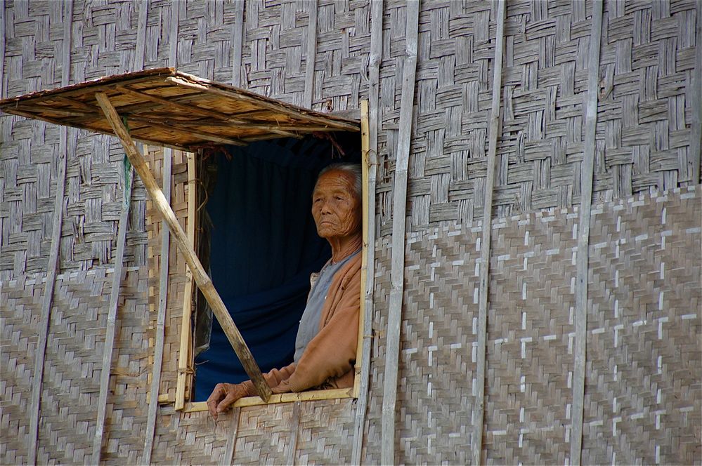 am fenster, inle see, burma 2011