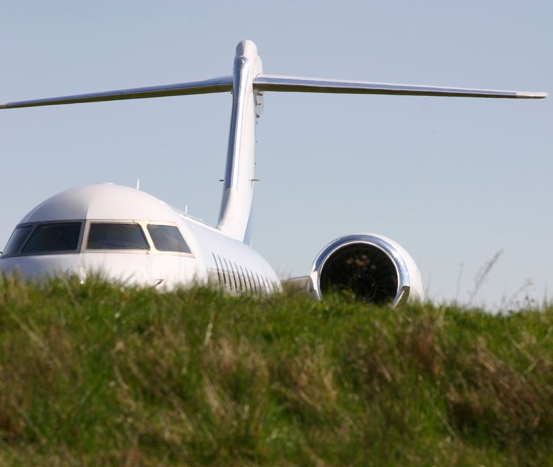 Am Flughafen Saarbrücken Foto & Bild | luftfahrt, passagiermaschinen