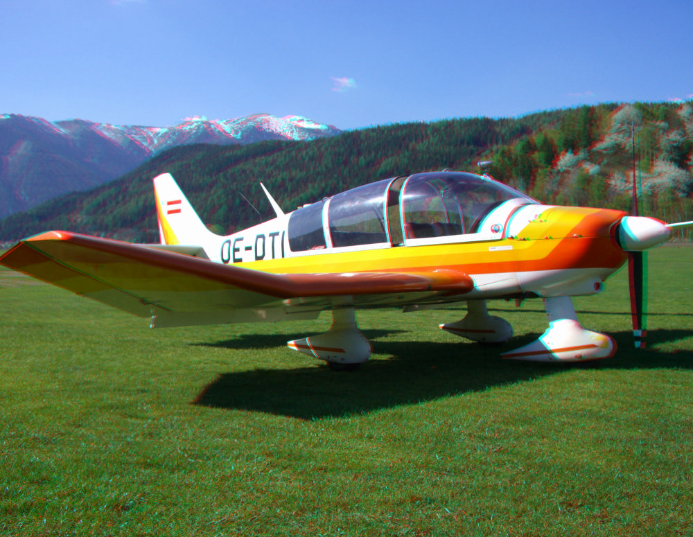 AM FLUGPLATZ 2 (3D-rot/cyanbrille verwenden)