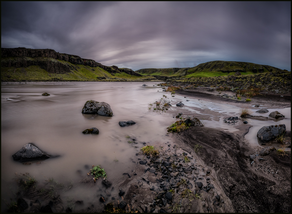 am Fluss der Badegumpen