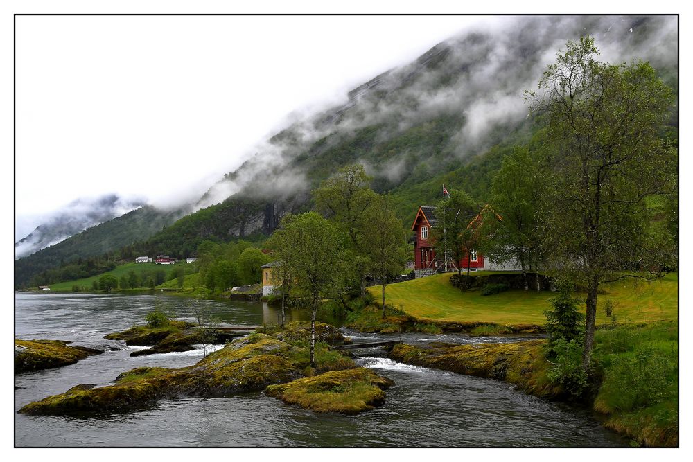 Am Fluss Stryn (Stryneelva)