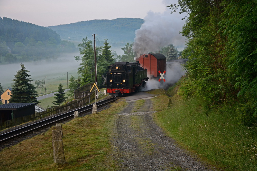 am frühen Morgen im Gebirge