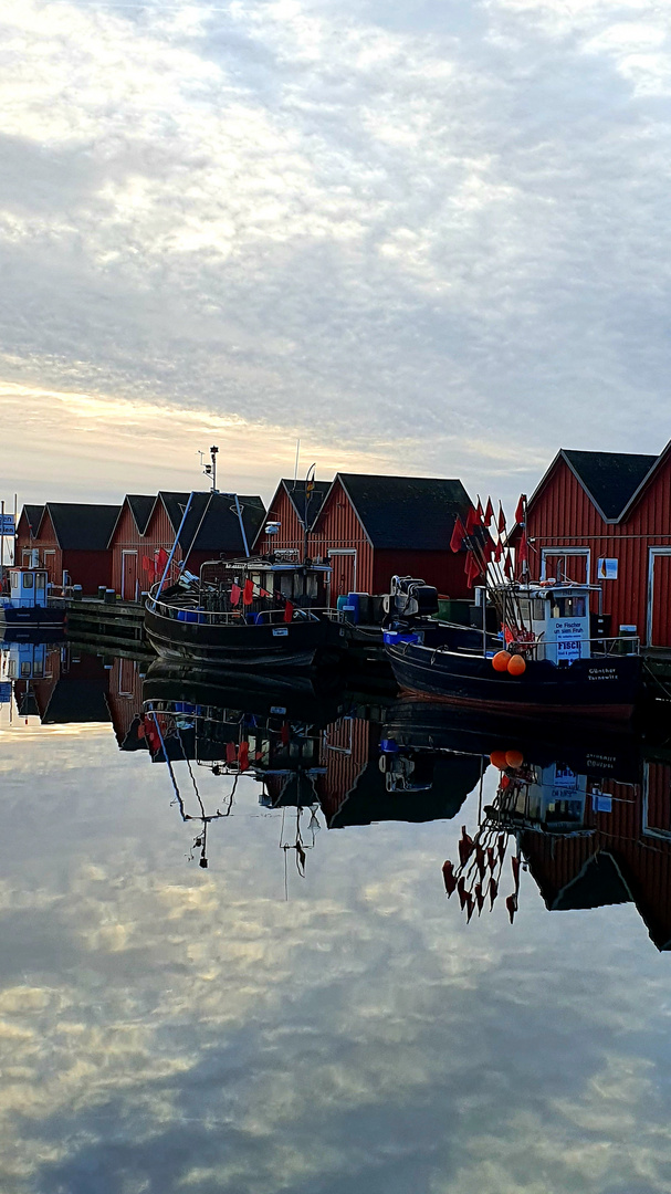 Am frühen Morgen im Hafen von Boltenhagen