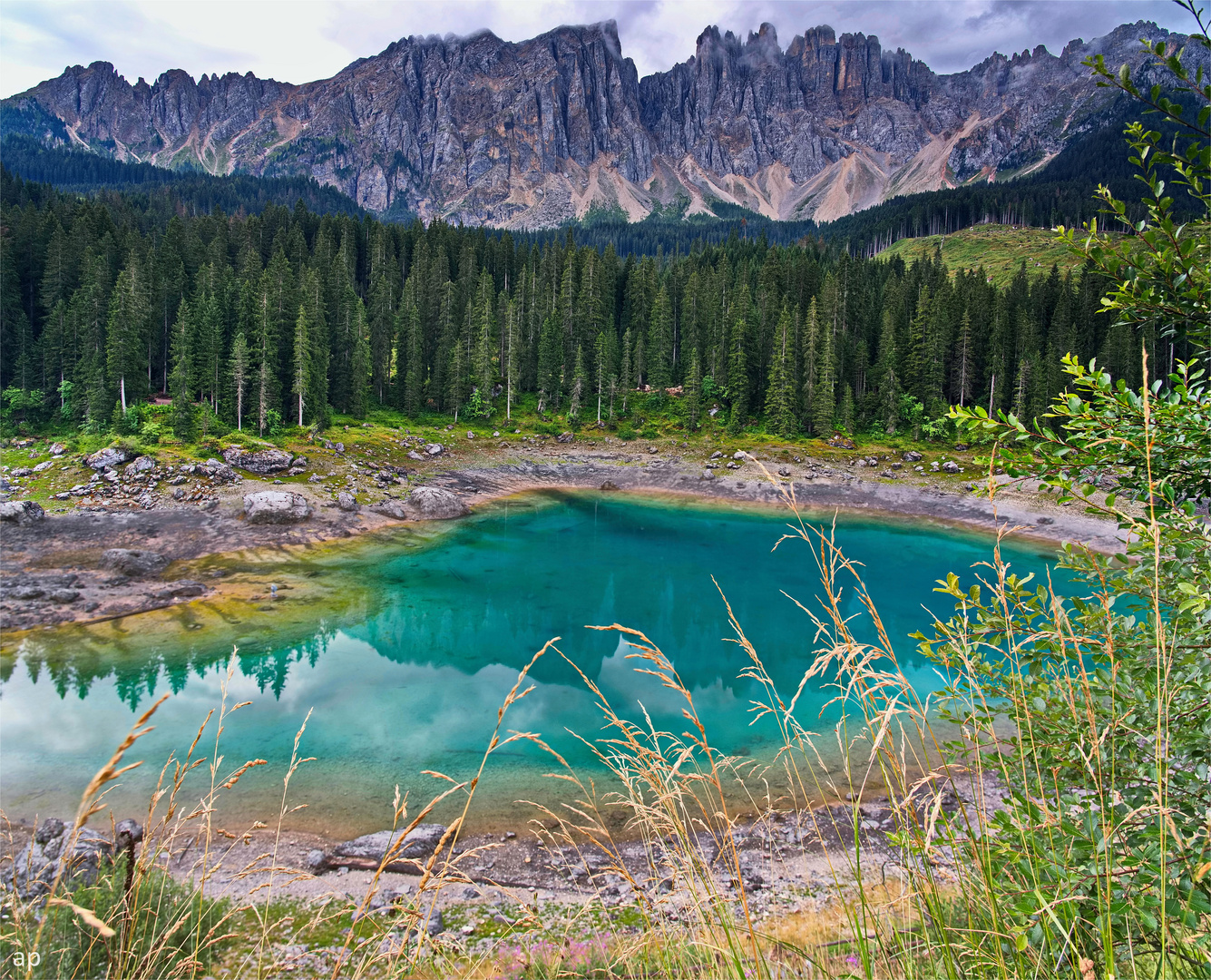 am Fuß der blauen Berge