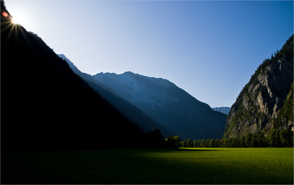 Am Fuß der blauen Berge