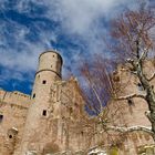 Am Fuss der Burg Hanstein