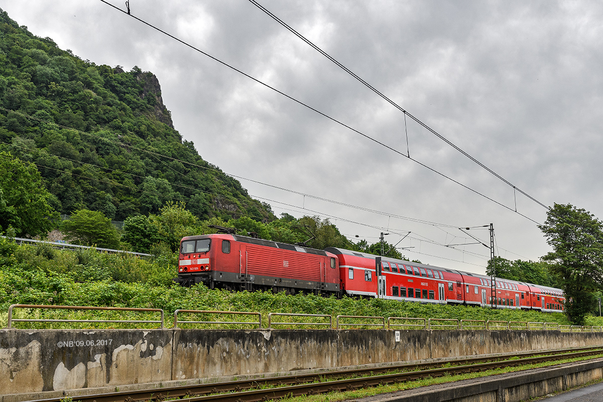 Am Fuß des Drachenfels'