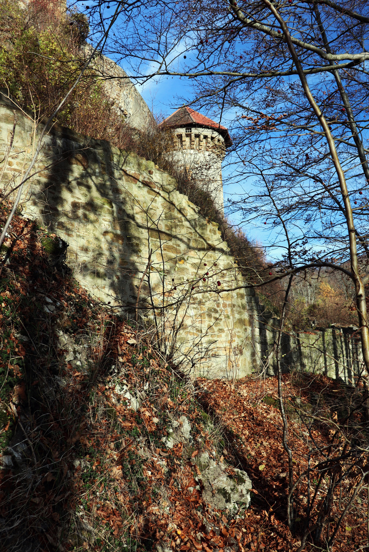 am Fuße der Burg