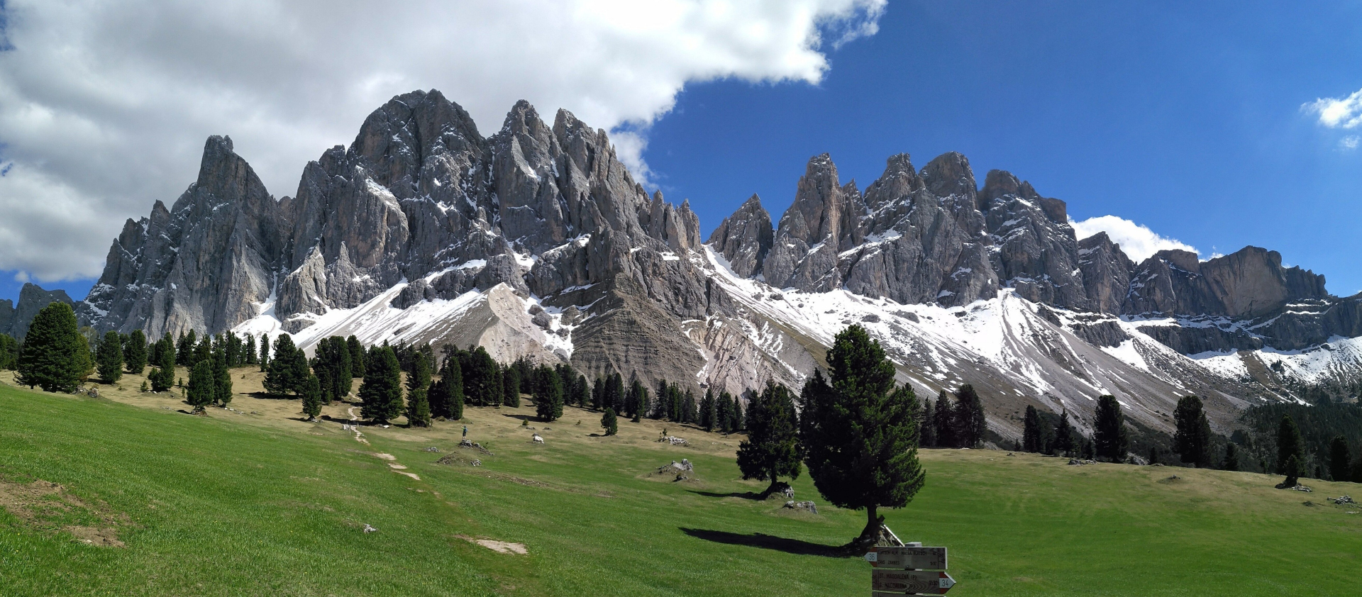  Am Fuße der Geislerspitzen/Dolomiten