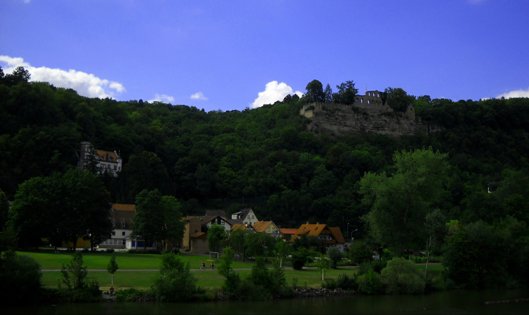 Am Fuße der Karlburg