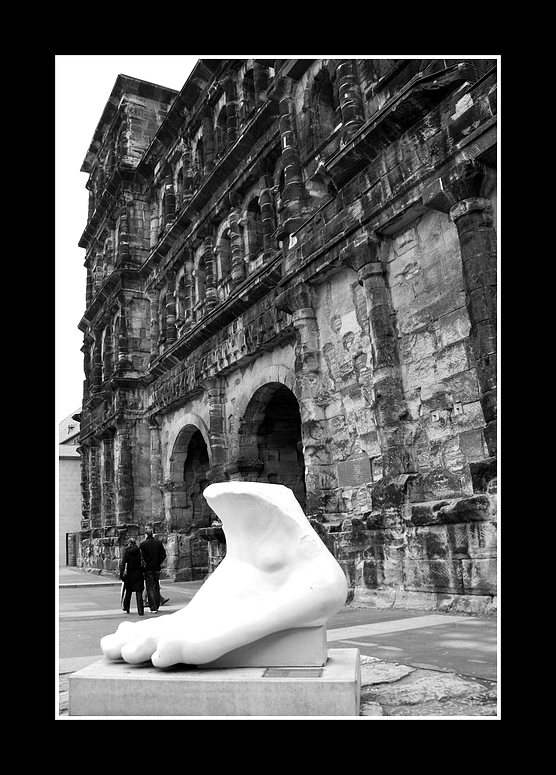 Am Fuße der Porta Nigra...