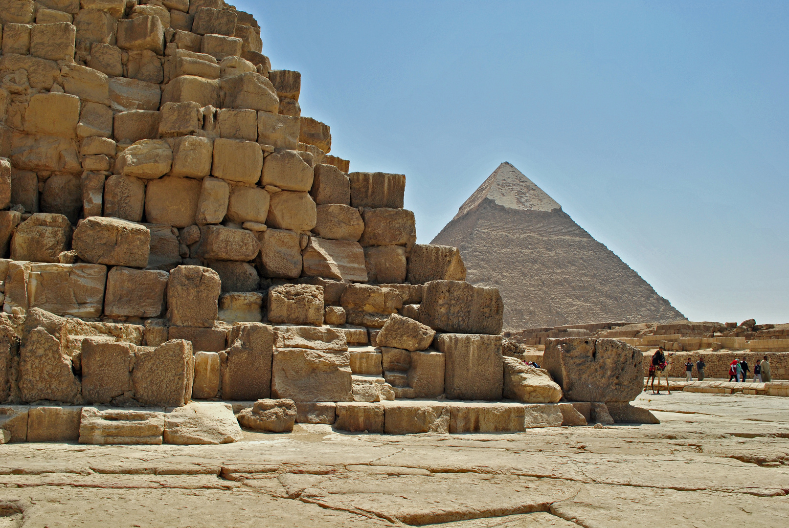 Am Fuße der Pyramiden 5