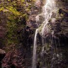 Am Fuße des Burgbach Wasserfalls