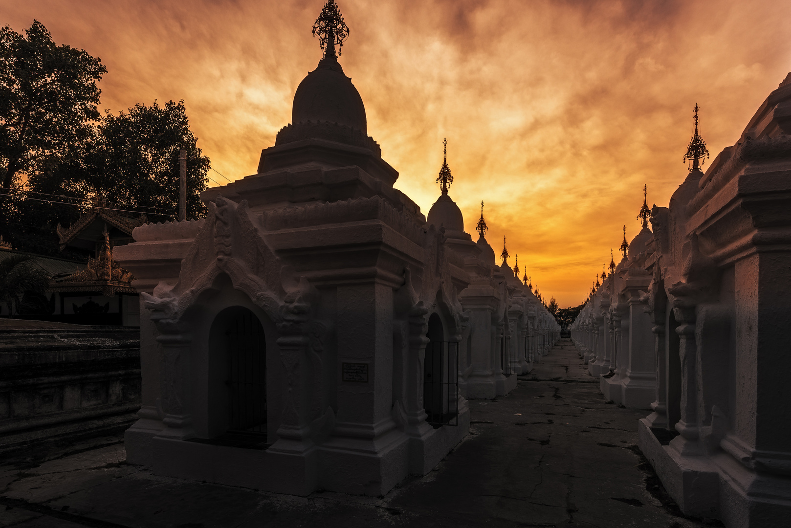 Am Fuße des Mandalay Hill