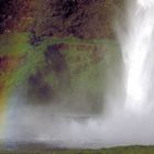 Am Fuße des Seljalandsfoss