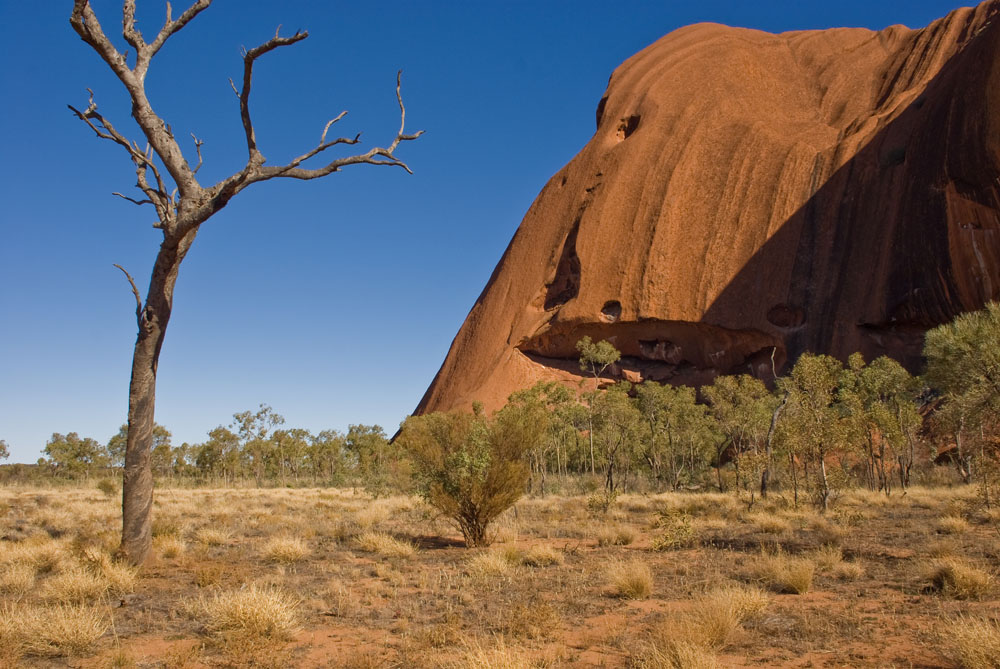 Am Fuße des Uluru