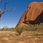 Am Fuße des Uluru