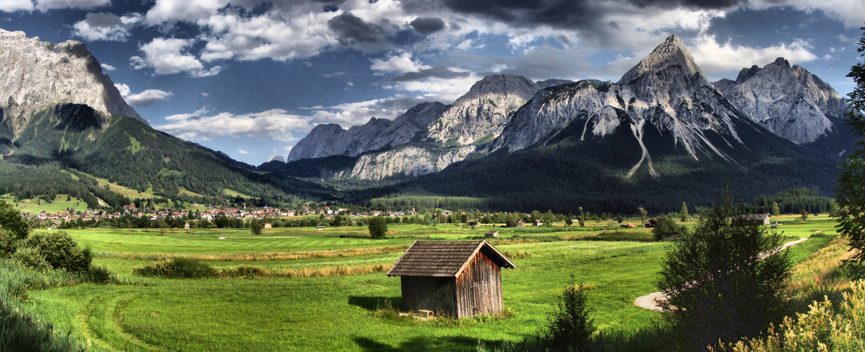 Am Fuße des Zugspitzmassiev.......Panorama....