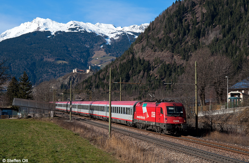 Am Fuße von Burg Reifenstein