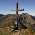 Am Gipfel vom Hornfeldspitz im Herbst (Wölzer Tauern)