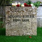 Am Grab von Hans Eisler