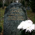 Am Grab von Werner Tübke
