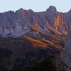 Am Grödnerjoch ist das Licht angegangen und strahlt und färbt...