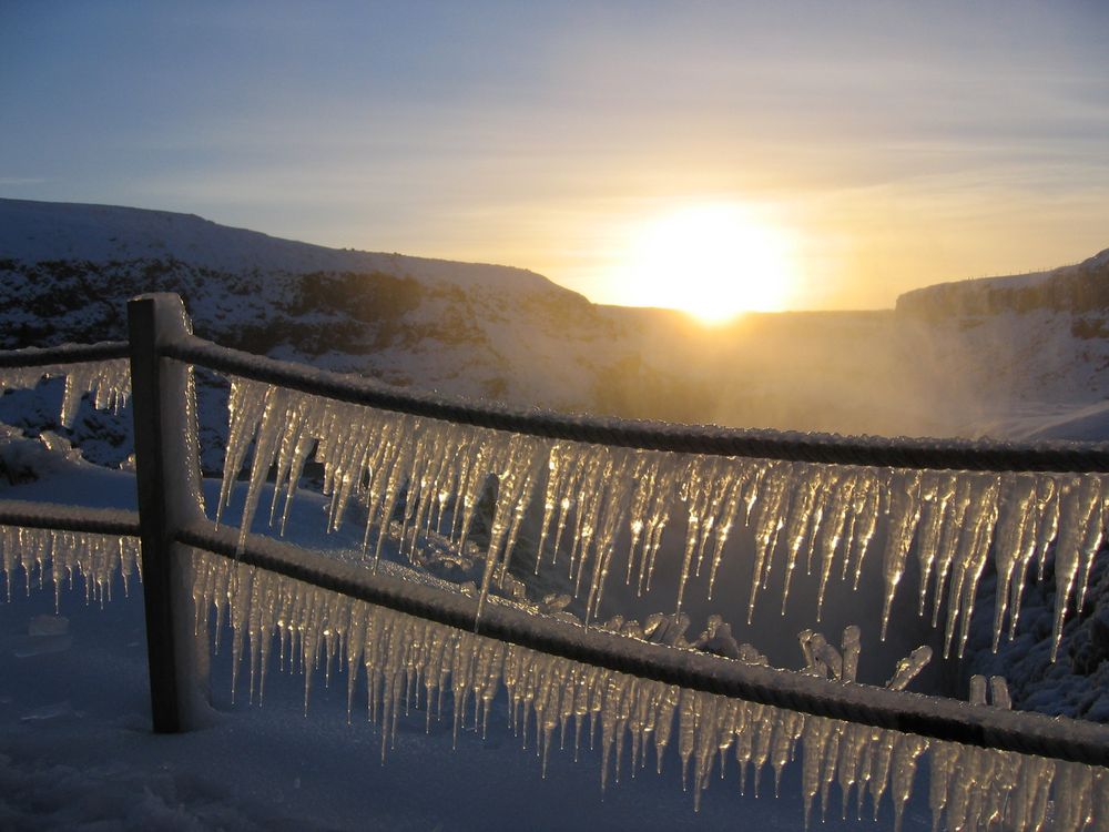 Am Gullfoss Wasserfall von Dadi Gylfason 