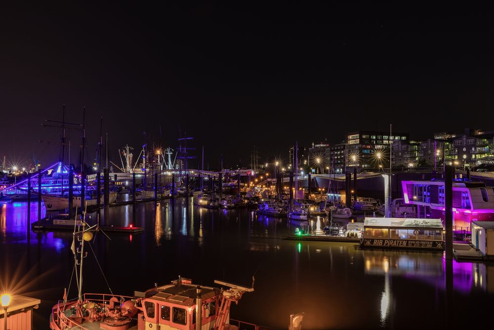 Am Hafen bei den Barkassen