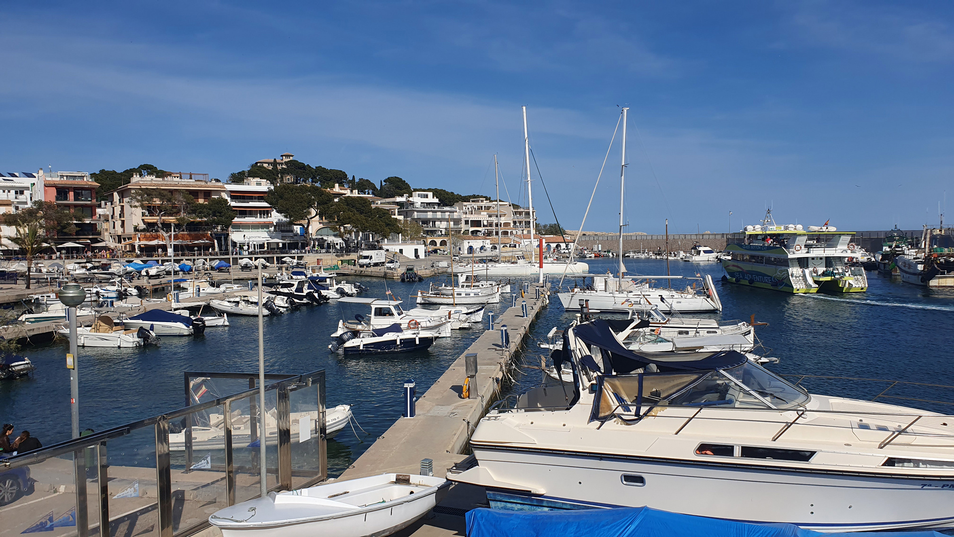 Am Hafen in Cala Rajada