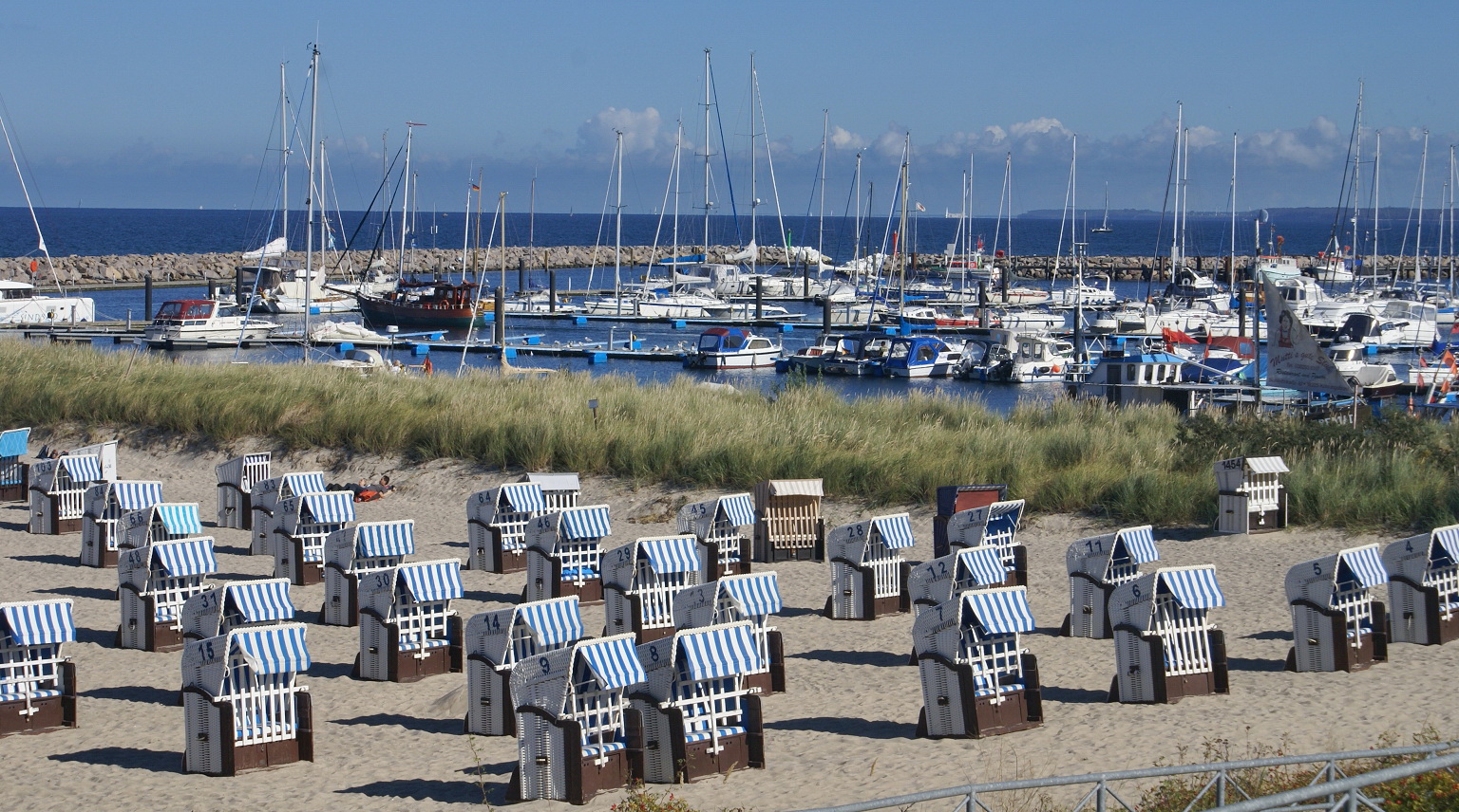 Am Hafen in Kübo