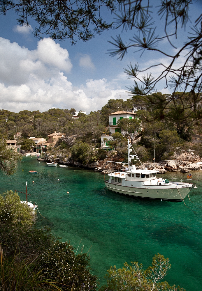 am Hafen von Cala Figuera