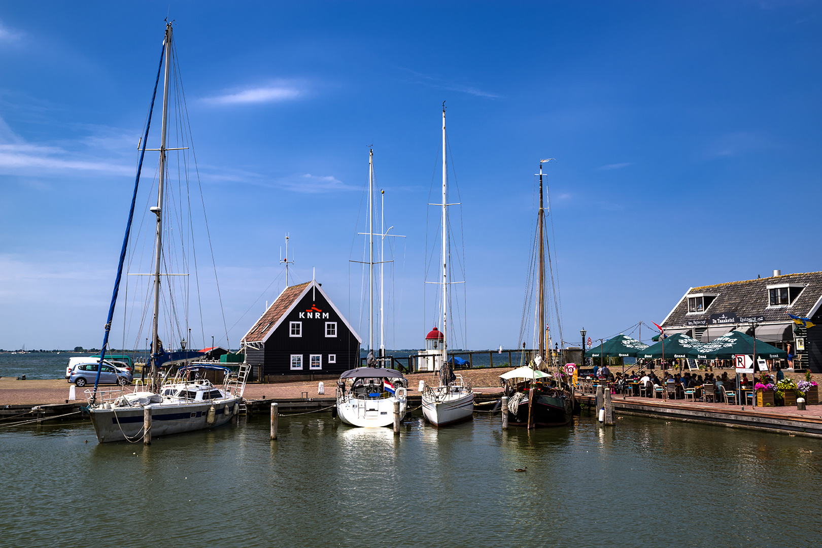 Am Hafen von Marken